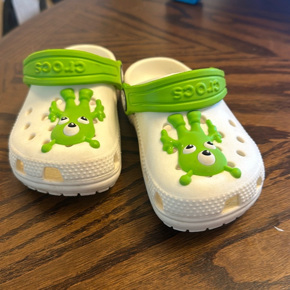 Alien little kid Crocs